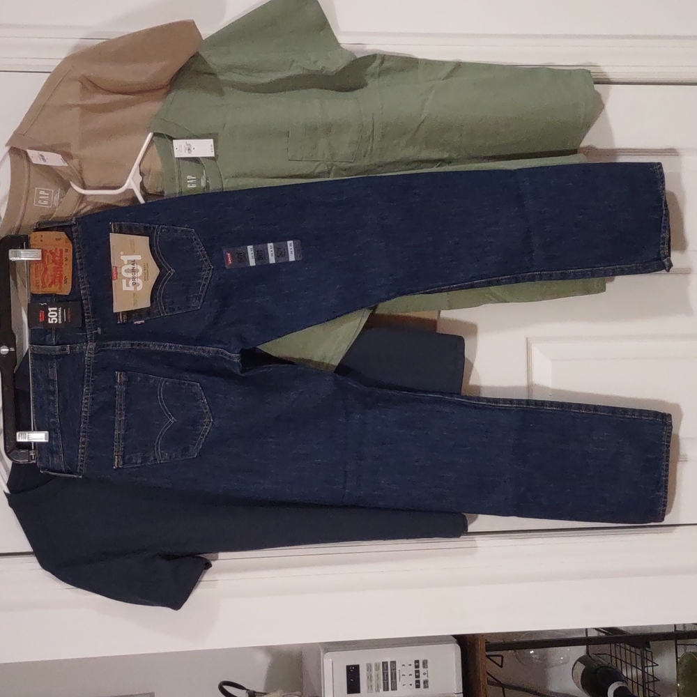 Levi's jeans 501 30/32, 3 shirts, 3 briefs  bundle